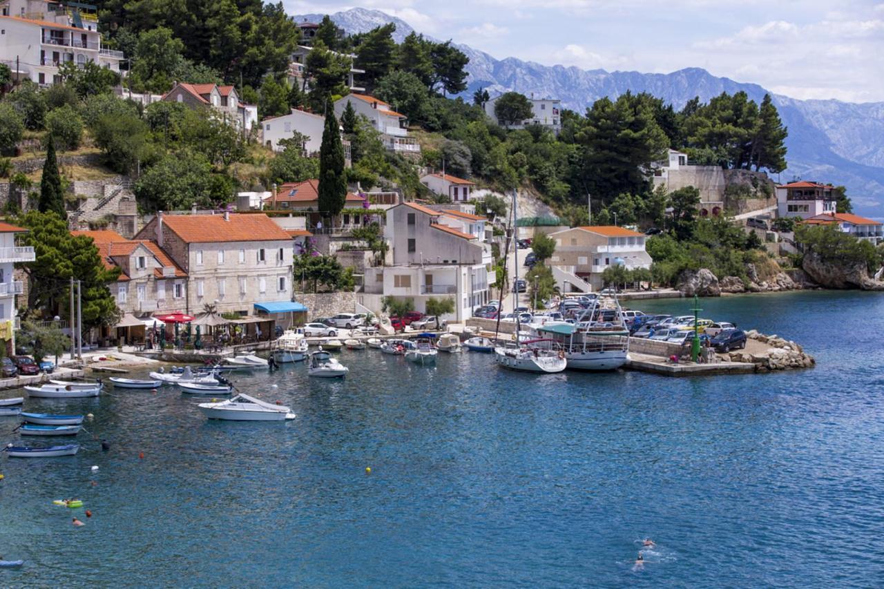 Family Beach Rooms Omiš Exteriör bild